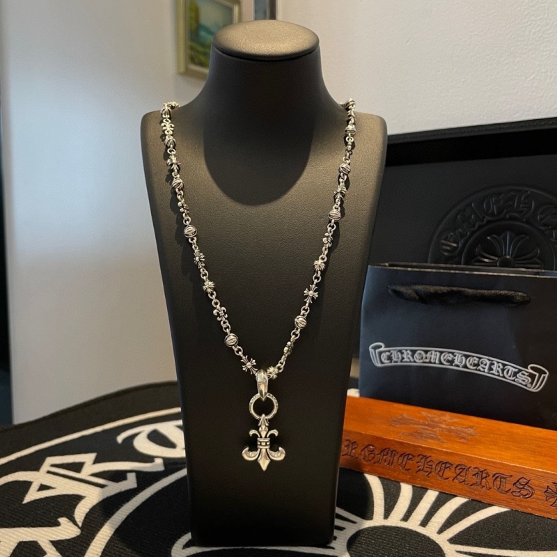 Ch*0me He**ts necklaces